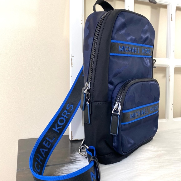 Michael Kors Kent Nylon Commuter Sling Backpack Slingpack - Picture 3 of 13